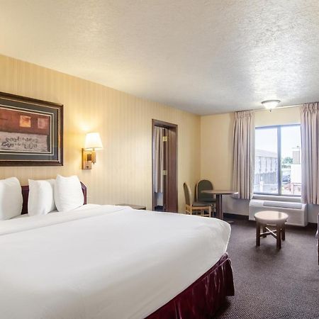 Americas Best Value Inn & Suites Ft Collins E At I-25 Форт Коллинс Экстерьер фото