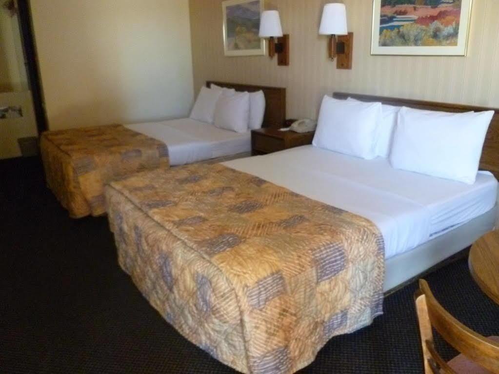 Americas Best Value Inn & Suites Ft Collins E At I-25 Форт Коллинс Экстерьер фото