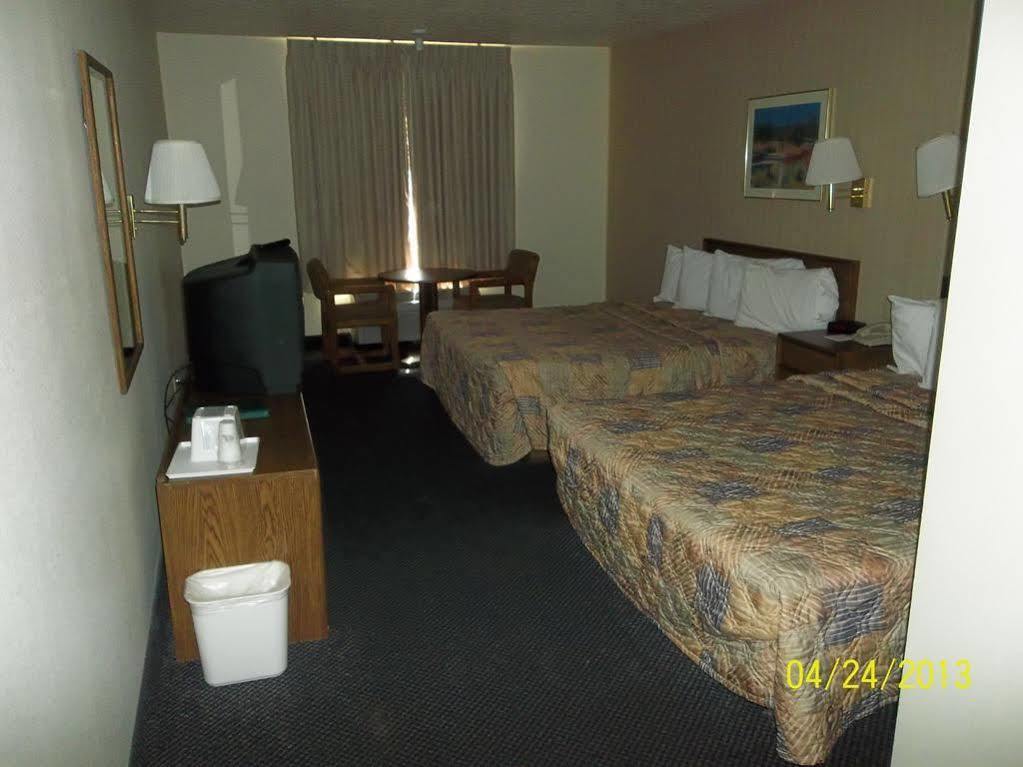 Americas Best Value Inn & Suites Ft Collins E At I-25 Форт Коллинс Экстерьер фото