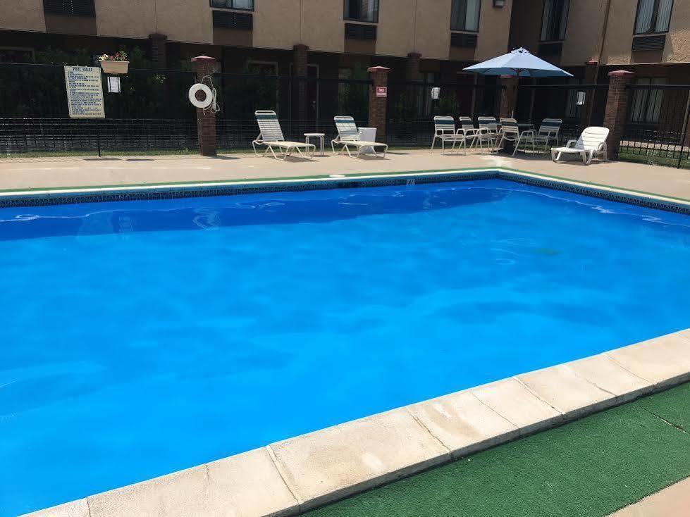 Americas Best Value Inn & Suites Ft Collins E At I-25 Форт Коллинс Экстерьер фото