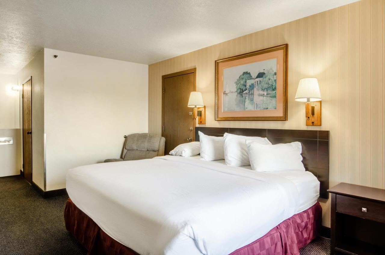 Americas Best Value Inn & Suites Ft Collins E At I-25 Форт Коллинс Экстерьер фото