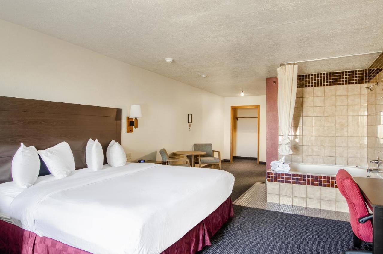 Americas Best Value Inn & Suites Ft Collins E At I-25 Форт Коллинс Экстерьер фото