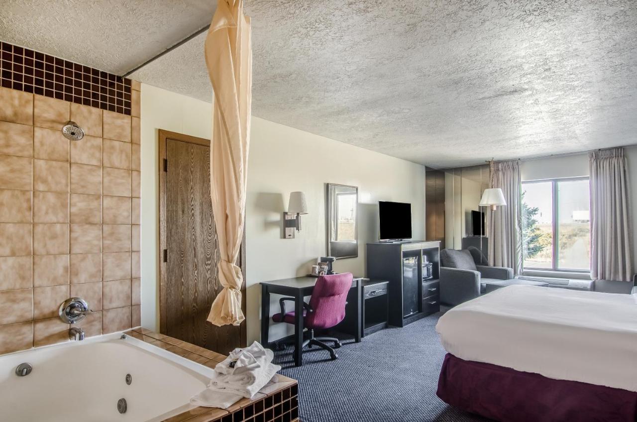 Americas Best Value Inn & Suites Ft Collins E At I-25 Форт Коллинс Экстерьер фото