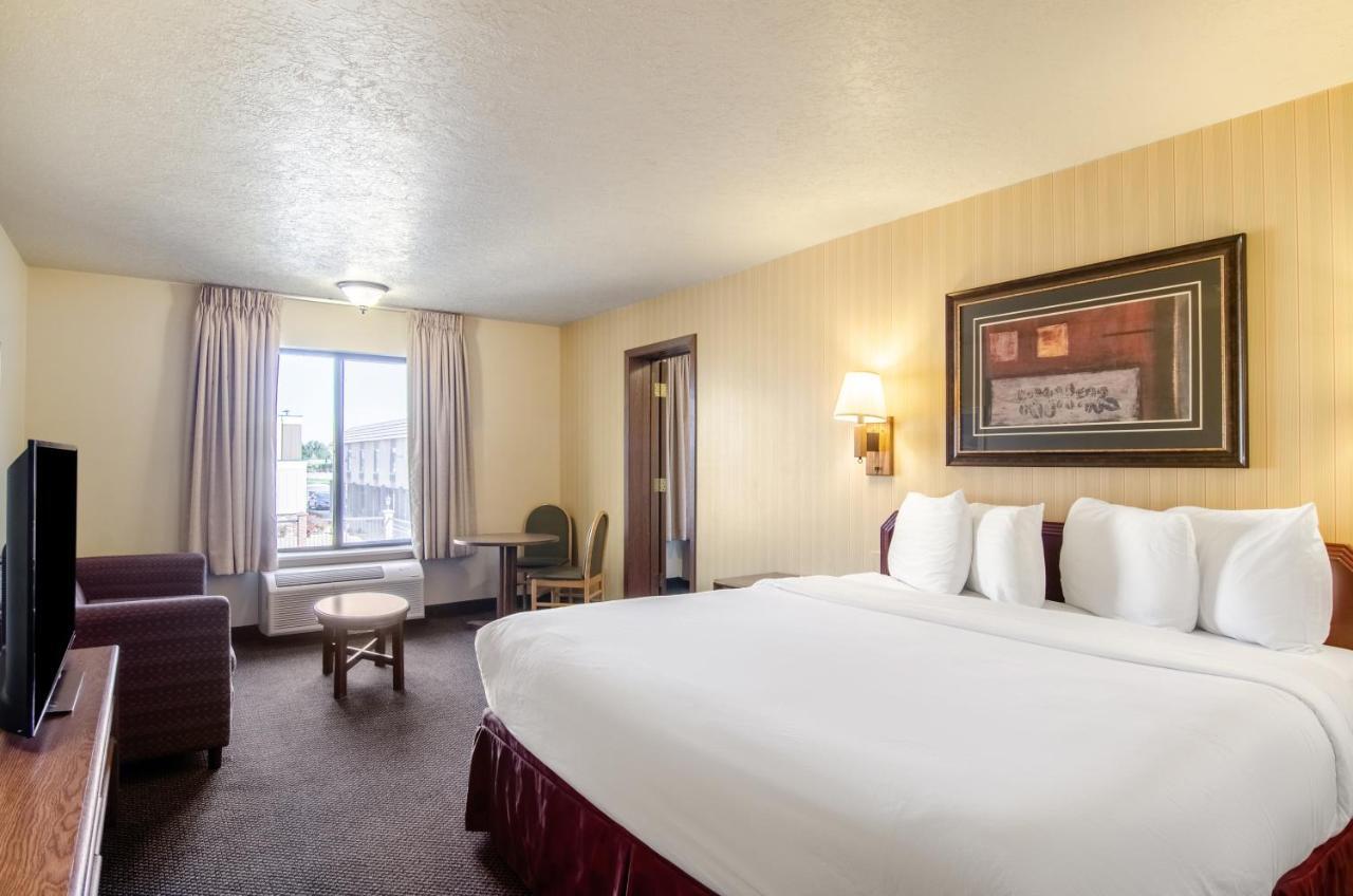 Americas Best Value Inn & Suites Ft Collins E At I-25 Форт Коллинс Экстерьер фото