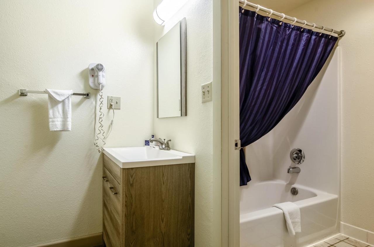 Americas Best Value Inn & Suites Ft Collins E At I-25 Форт Коллинс Экстерьер фото
