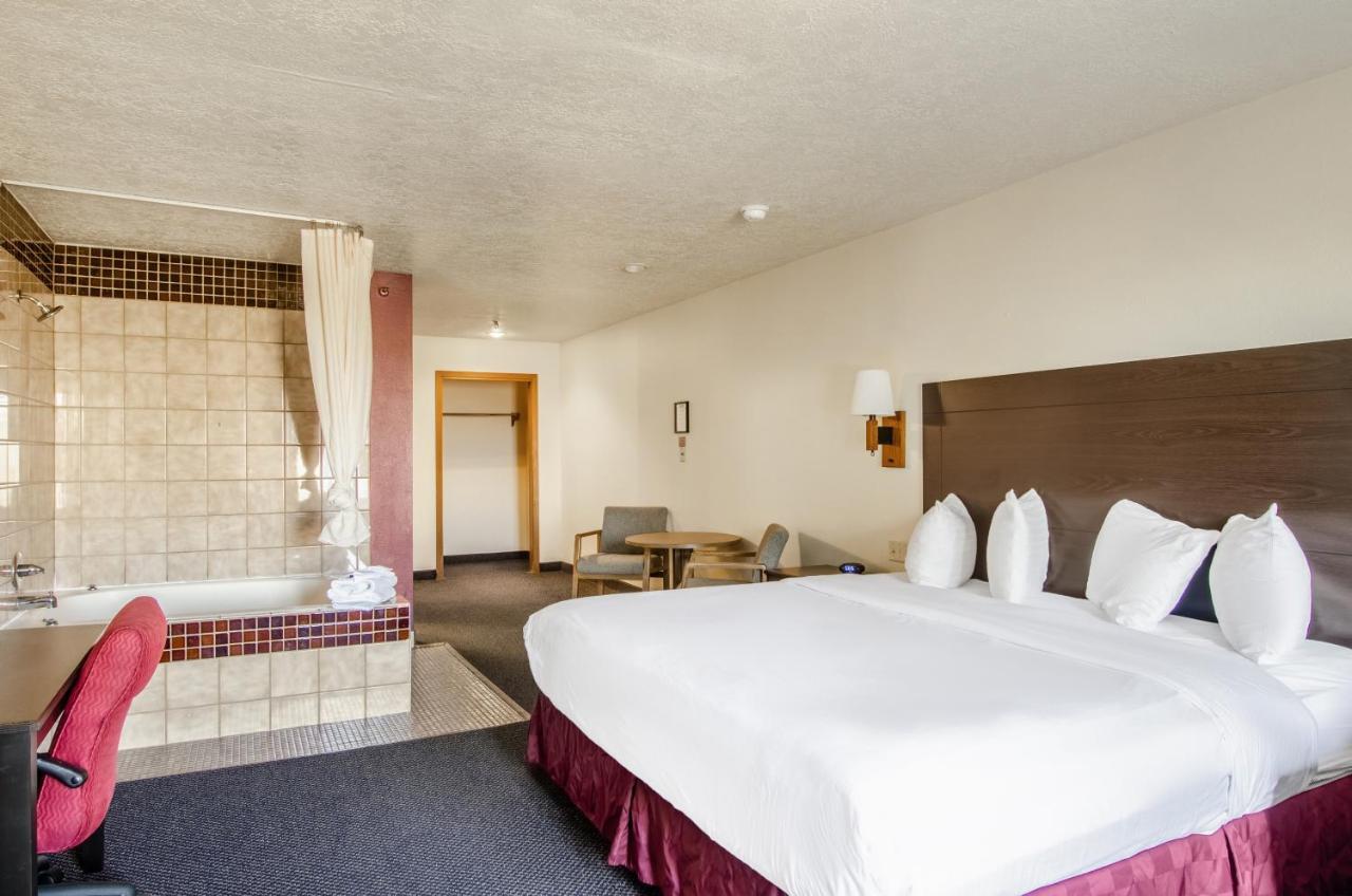 Americas Best Value Inn & Suites Ft Collins E At I-25 Форт Коллинс Экстерьер фото