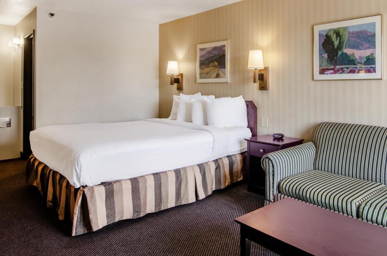 Americas Best Value Inn & Suites Ft Collins E At I-25 Форт Коллинс Экстерьер фото